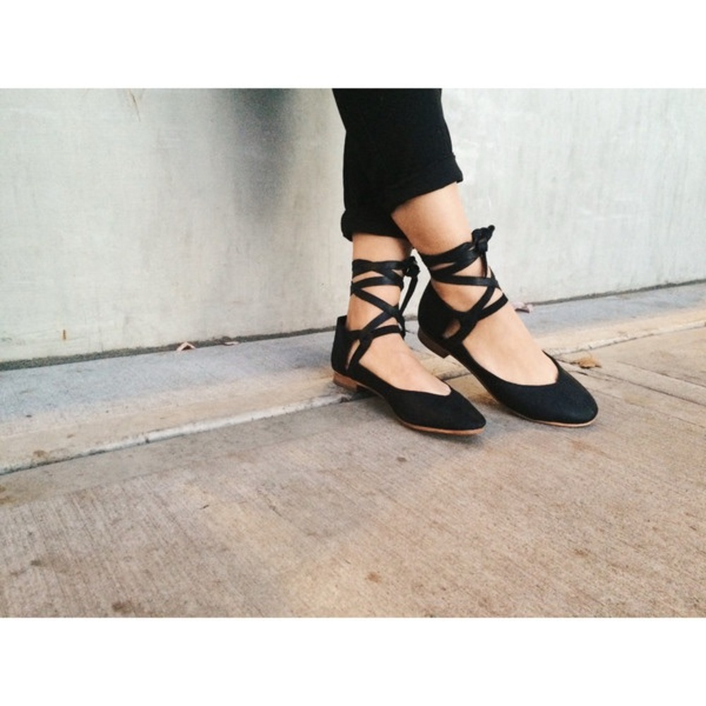 Elegant Black Lace-Up Ballet Flats